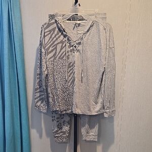 (J34) Women's Gray Patterned Matching  Set With A Hoodie Sz L